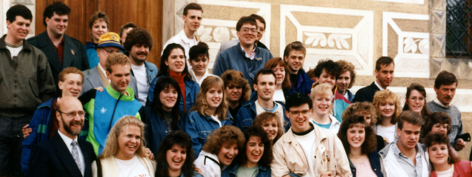 1990 Europe group on steps